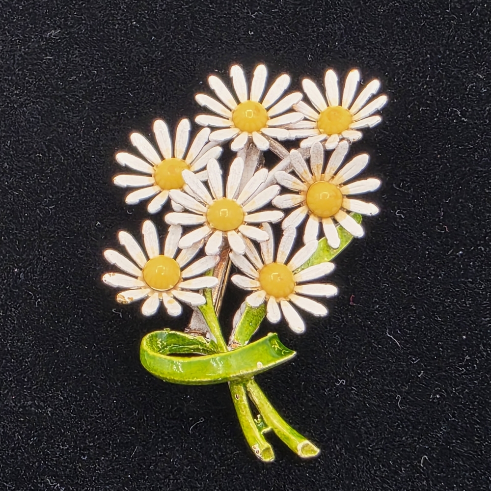 Albert Weiss White & Yellow Daisy Bouquet Enamel Pin
